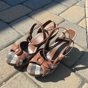 Burberry strap heel shoes